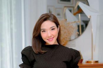 Ayu Dewi Pose Bareng Rekan Artis di Sumba, Kok Foto Gisel Disensor?