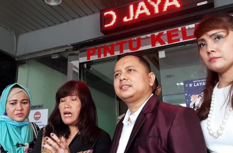 Tim advokat yang melaporkan video syur mirip Gisel ke polisi. (Matamata.com/Yuliani)