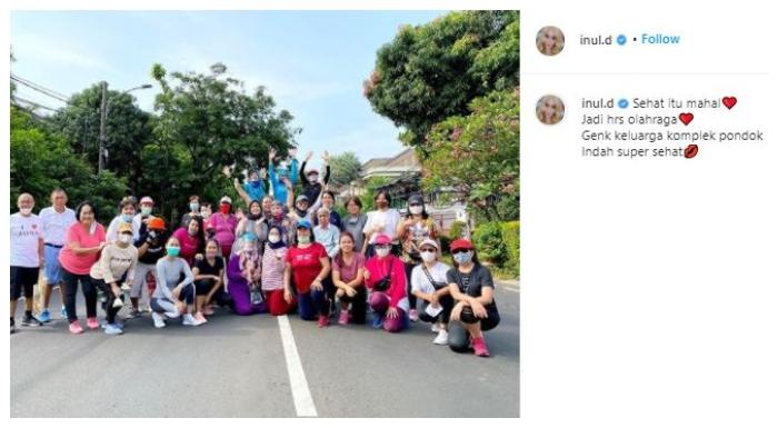 Inul Daratista jadi pemandu senam. (Instagram/@inul.d)