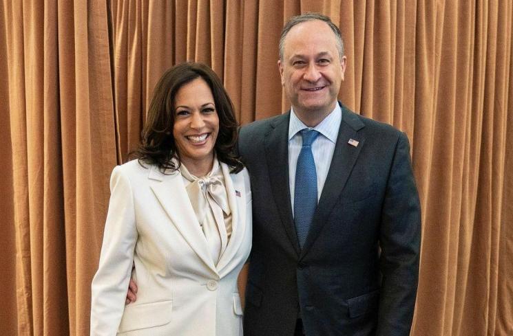 Kamala Harris dan Doughlas Emhoff. (Instagram/@kamalaharris)