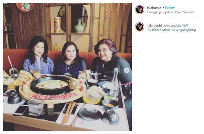 Tri Hanurita (tengah), mantan istri Irwan Mussry. (Instagram/@lalahamid)