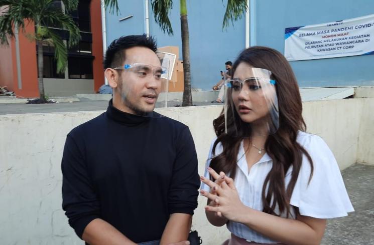 Jenita Janet dan suaminya, Danu Sofwan (MataMata.com/Ismail)