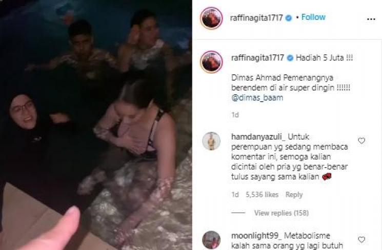 Nagita Slavina saat berendam di kolam renang (Instagram.com/raffinagita1717)