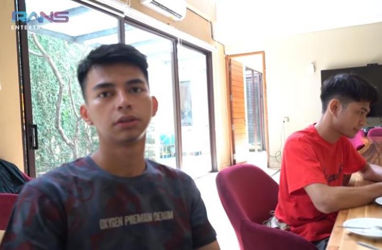 Dimas Ramadhan dan kakaknya (Youtube.com/RansEntertainment)