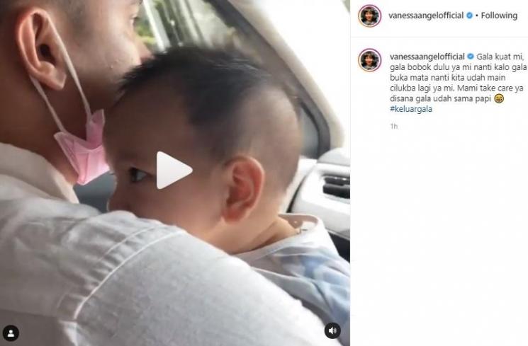 Bibi Ardiansyah gendong Baby Gala. (Instagram/@vanessaangelofficial)