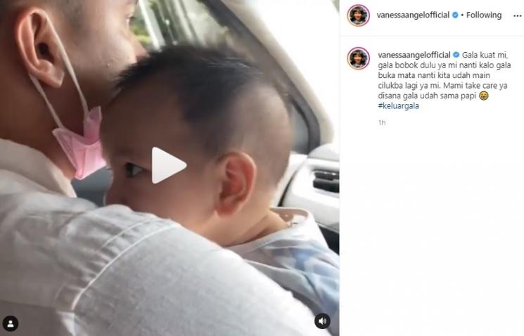 Bibi Ardiansyah gendong Baby Gala. (Instagram/@vanessaangelofficial)