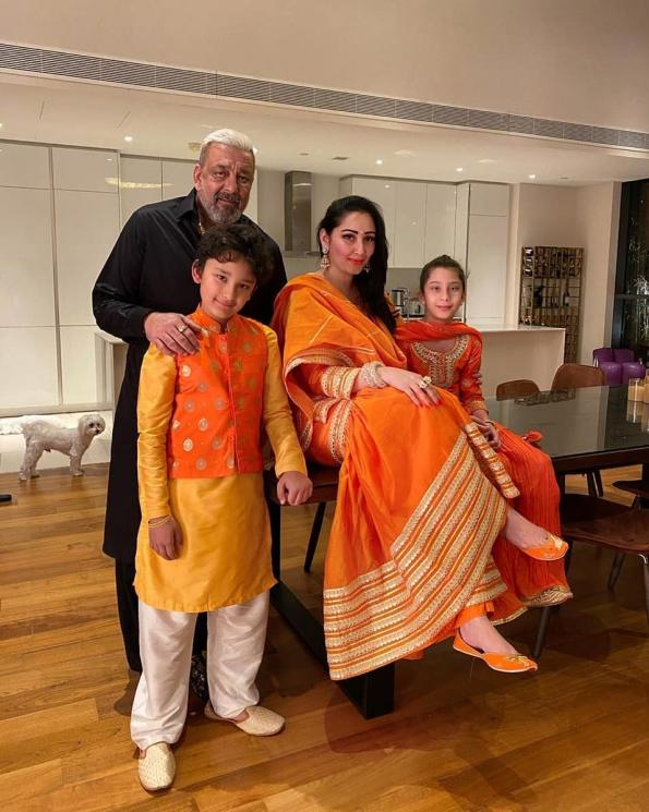 Sanjay Dutt dan keluarganya (Instagram/@duttsanjay)