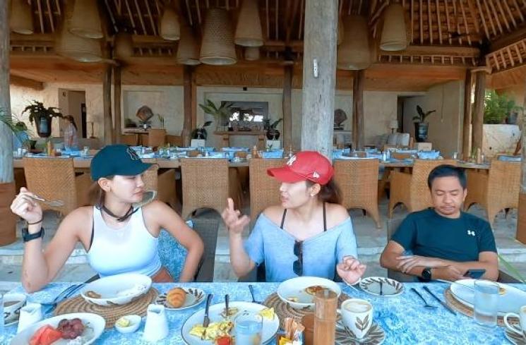 Luna Maya dan Ayu Dewi (Youtube.com/AyuDewiVlog)