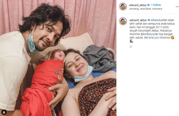 Kimberly Ryder melahirkan anak kedua. (Instagram/@edward_akbar)