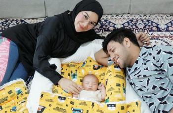 Putra Irish Bella Tangannya Diinfus Sampai Bengkak, Nyesek Lihatnya