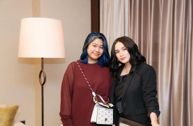 Ussy Sulistiawaty dan sang putri, Amel (Instagram/@ussypratama)