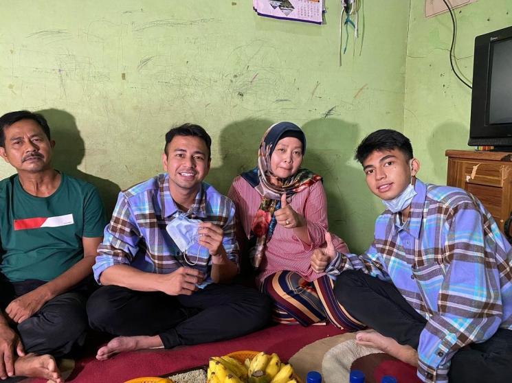 Raffi Ahmad main ke kontrakan Dimas Ramadhan (Instagram/@raffinagita1717)