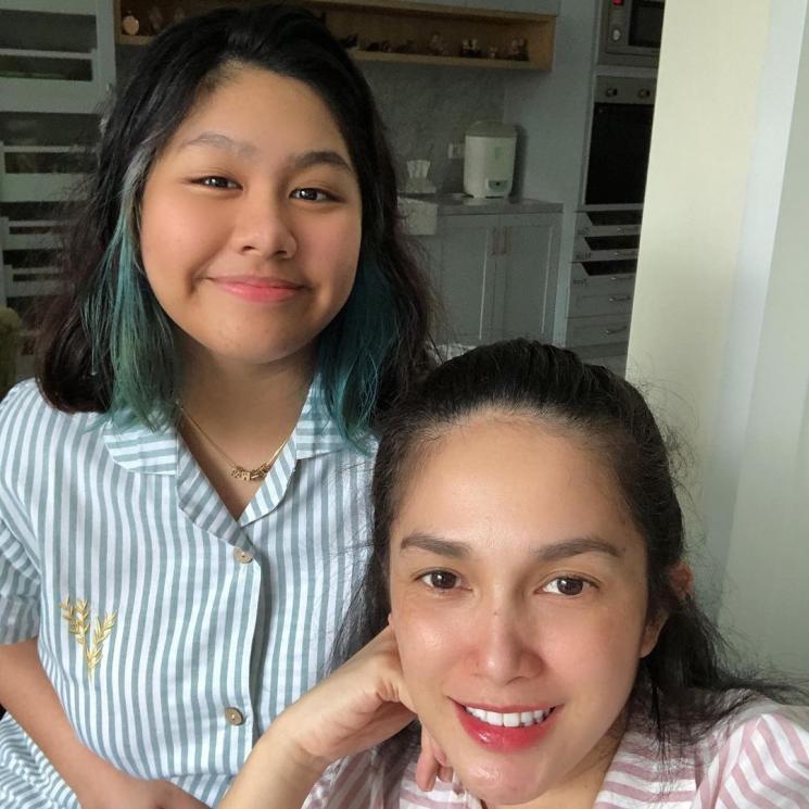 Ussy Sulistiawaty dan sang putri, Amel (Instagram/@ussypratama)