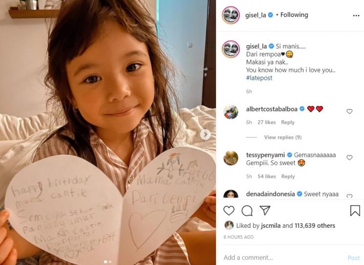 Gisella Anastasia tunjukkan kado dari Gempi di hari ultahnya. [Instagram]
