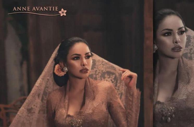 Nikita Mirzani pakai kebaya (Instagram.com/nikitamirzanimawardi_17)