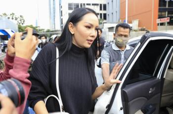 Kalina Ocktaranny Bagikan Momen Ibunda Salat di Tempat Tidur, Banjir Komentar Haru