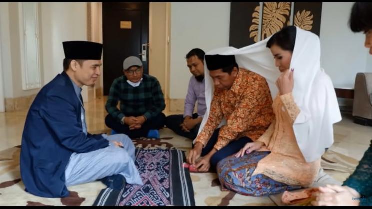 Penghulu membenarkan kabar pernikahan Kiwil. (YouTube/beepdo)