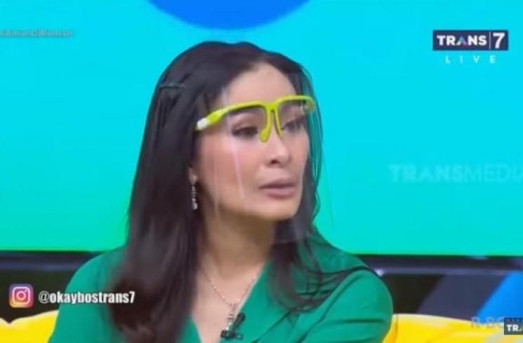 Iis Dahlia curhat tentang kondisi putranya (Youtube.com/Trans7Official)