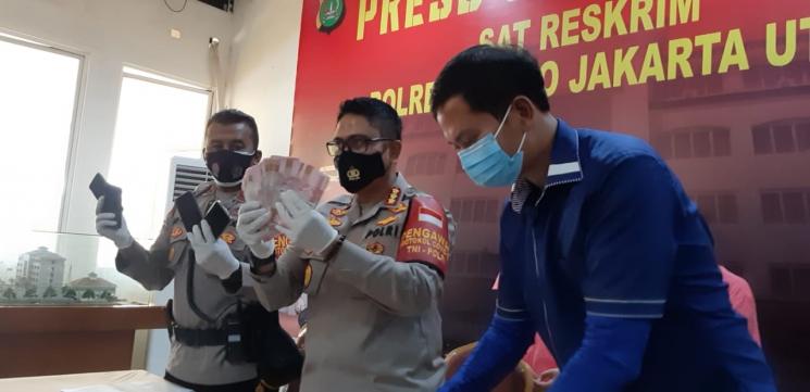 Polres Metro Jakarta Utara saat merilis kasus prostitusi artis [MataMata.com/Herwanto]