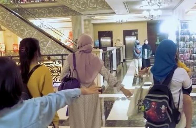 Ahmad Dhani dan Mulan Jameela. (Youtube/VideoLegend)