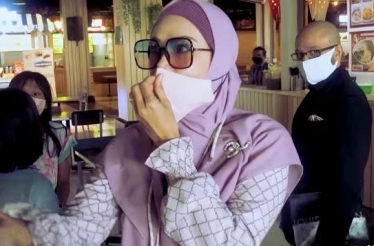 Ahmad Dhani dan Mulan Jameela. (Youtube/VideoLegend)