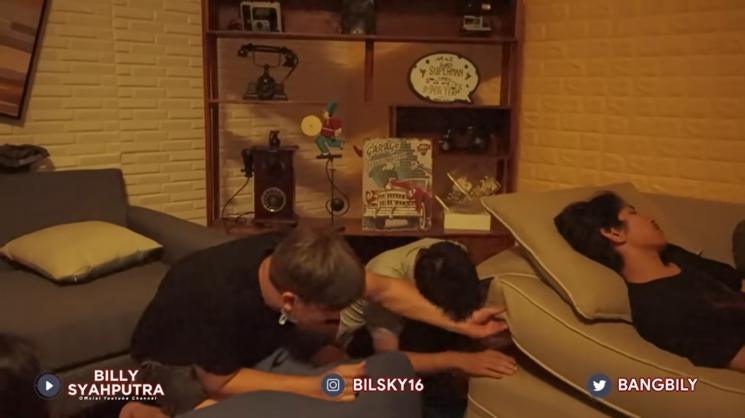 Dimas Ramadhan dan Billy Syahputra. (YouTube/Billy Syahputra)