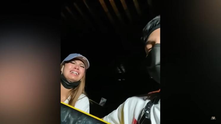 Aurel menangis saat dipaksa naik roller coaster. (YouTube/The Hermansyah A6)
