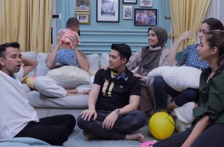 Zaskia Sungkar ungkap cerita kocak. (Youtube/TheSungkarsFamily)