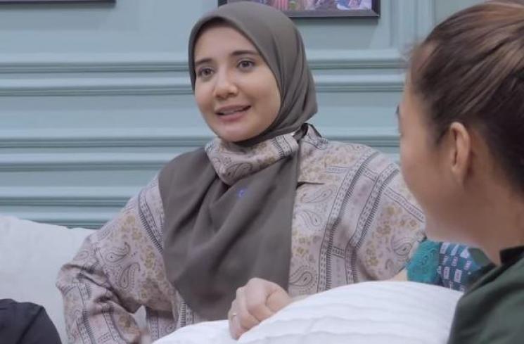 Zaskia Sungkar ungkap cerita kocak. (Youtube/TheSungkarsFamily)