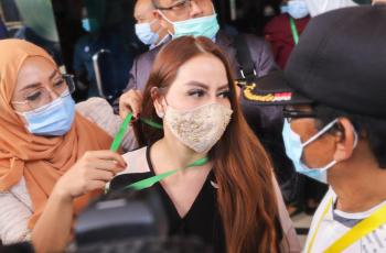 FOTO: Potret Cantik Nita Thalia Hadiri Sidang Perceraian