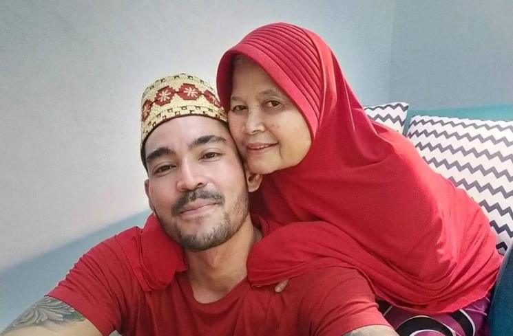 Robby Purba dan ibunya (Instagram/@robbypurba)