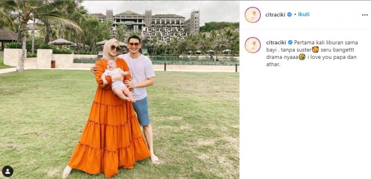 Citra Kirana dan Rezky Aditya bersama Baby Athar (Instagram/@citraciki)