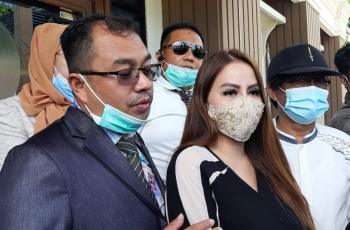 FOTO: Potret Cantik Nita Thalia Hadiri Sidang Perceraian