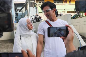 FOTO: Romantis Abis, Potret Kompak Dinda Hauw dan Rey Mbayang Pakai Outfit Putih