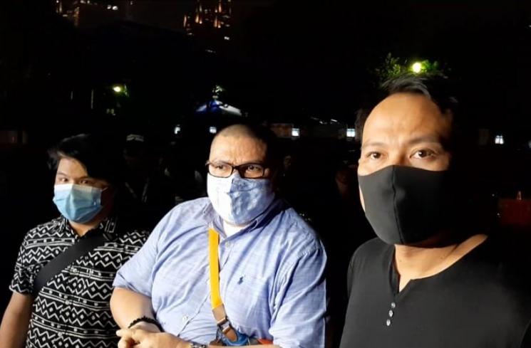 Vicky Prasetyo bersama kuasa hukum (MataMata.com/Herwanto)