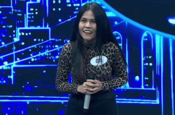 Mega Pistia, karyawan Atta Halilintar. (Youtube/IndonesianIdolSpecialSeason)