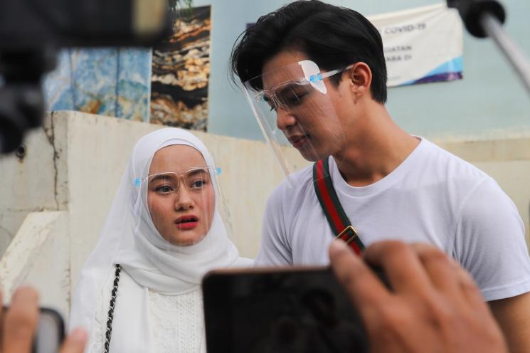 Dinda Hauw dan Rey Mbayang. (Matamata.com/Alfian Winanto)