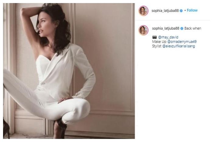 Pose ngangkang Sophia Latjuba. (Instagram/@sophia_latjuba88)