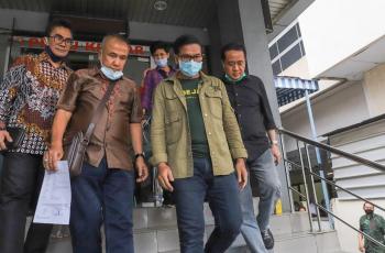 FOTO: Krisna Mukti Sambangi Polda Metro Jaya