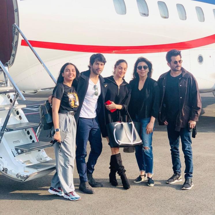 Neetu Kapoor bersama cast film Jug Jugg Jeeyo (Instagram/@neetu54)