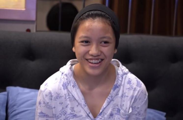 Nikita Mirzani ngobrol bareng putrinya (Youtube.com/CrazyNikmirREAL)