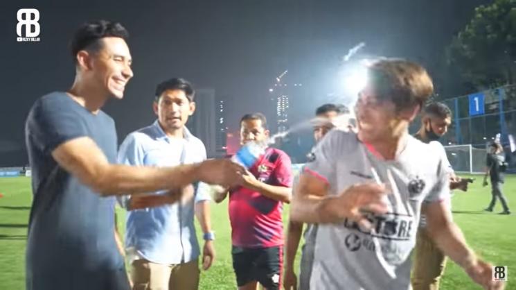 Rizky Billar Bentak Darius Sinathrya. (YouTube/Rizky Billar)