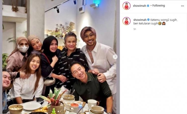 Soimah bersama geng Mama Rieta. (Instagram/@showimah)