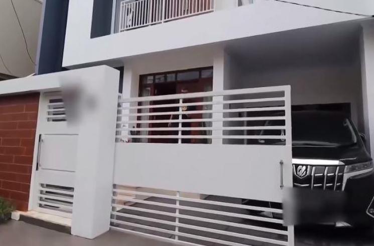 Rumah Abdel Achrian. (Youtube/KeluargaITIKK)