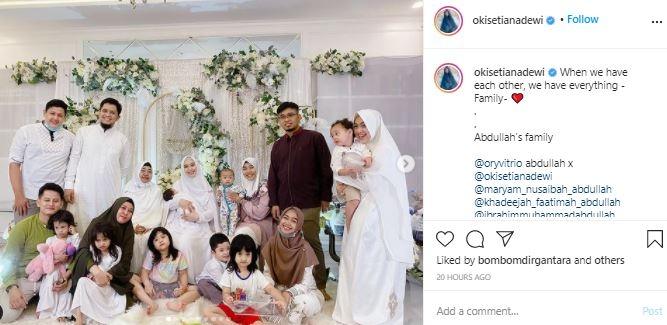 Momen aqiqah anak keempat Oki Setiana Dewi. (Instagram/@okisetianadewi)