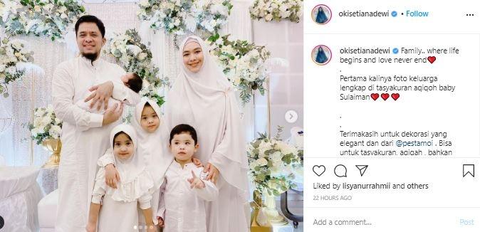 Momen aqiqah anak keempat Oki Setiana Dewi. (Instagram/@okisetianadewi)