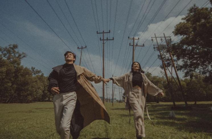Adipati Dolken dan Canti Tachril. (Manajemen Adipati Dolken)
