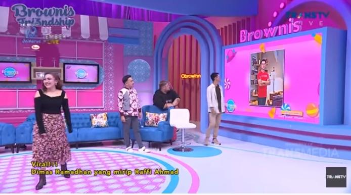 Ayu Ting Ting dan Dimas Ahmad (YouTube/Trans TV Official)