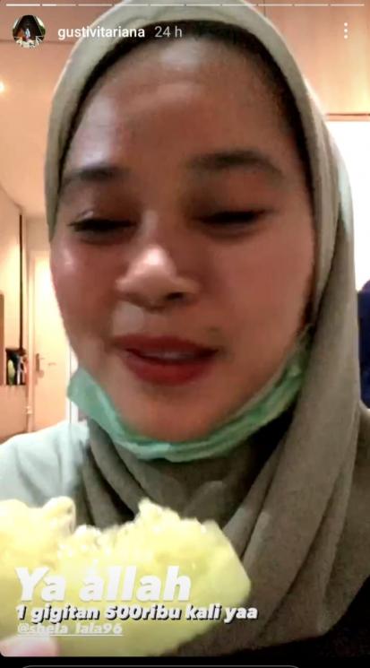 Pegawai Rans makan melon mahal dari Nagita Slavina (Instagram/@gustivitariana)