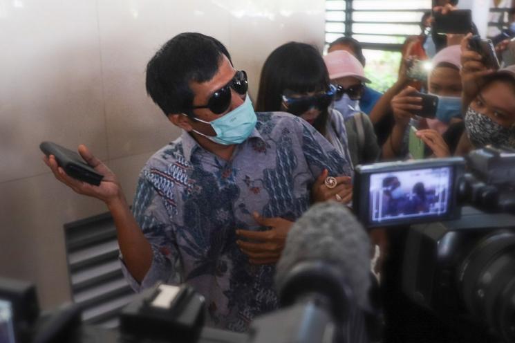Kiwil bersama dengan istri mudanya, Eva Bellissima. [Matamata.com/Alfian Winanto]